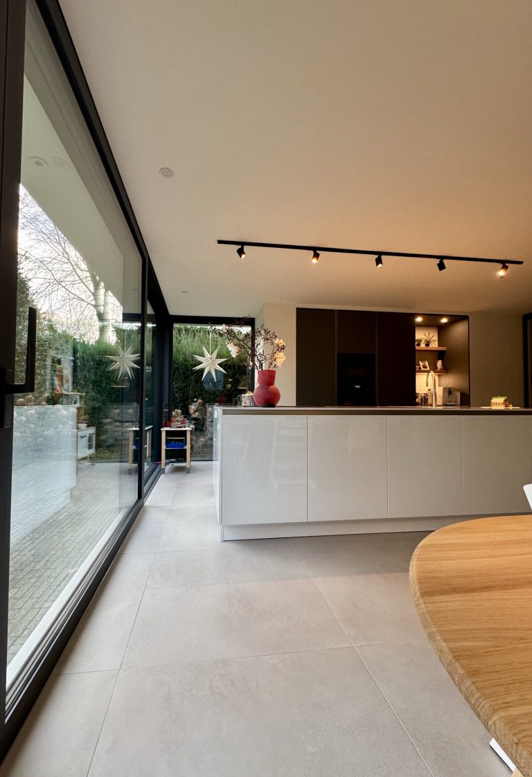 moderne keuken aanbouw woning in Houten gerealiseerd door aannemer