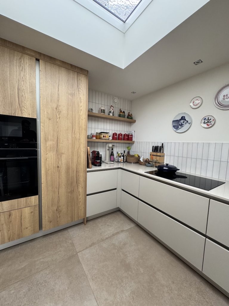 moderne keuken renovatie in IJsselstein gerealiseerd door aannemer