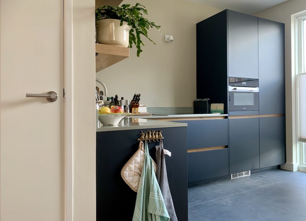 moderne keuken in woning IJsselstein gerealiseerd door aannemer